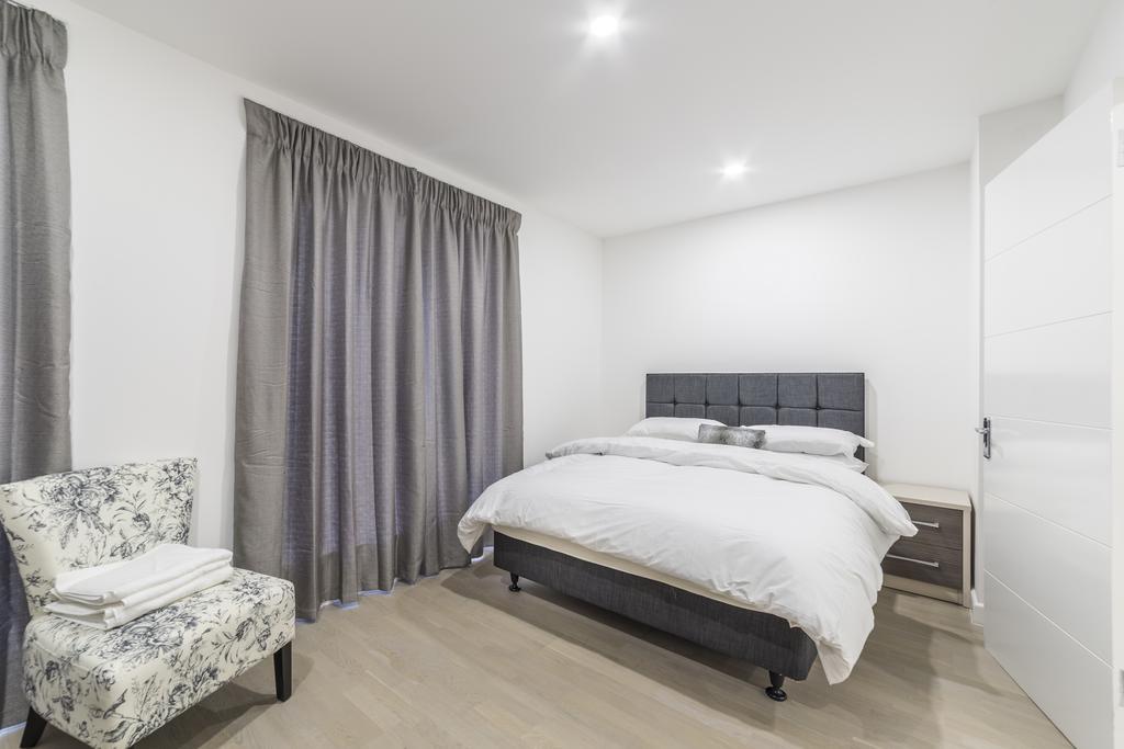 Canning Town Stratford Apartments ลอนดอน ภายนอก รูปภาพ